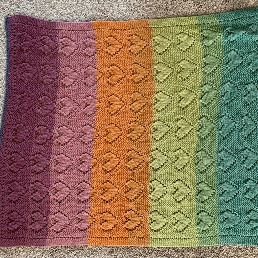 {Knit Baby Blanket} 💕heart design